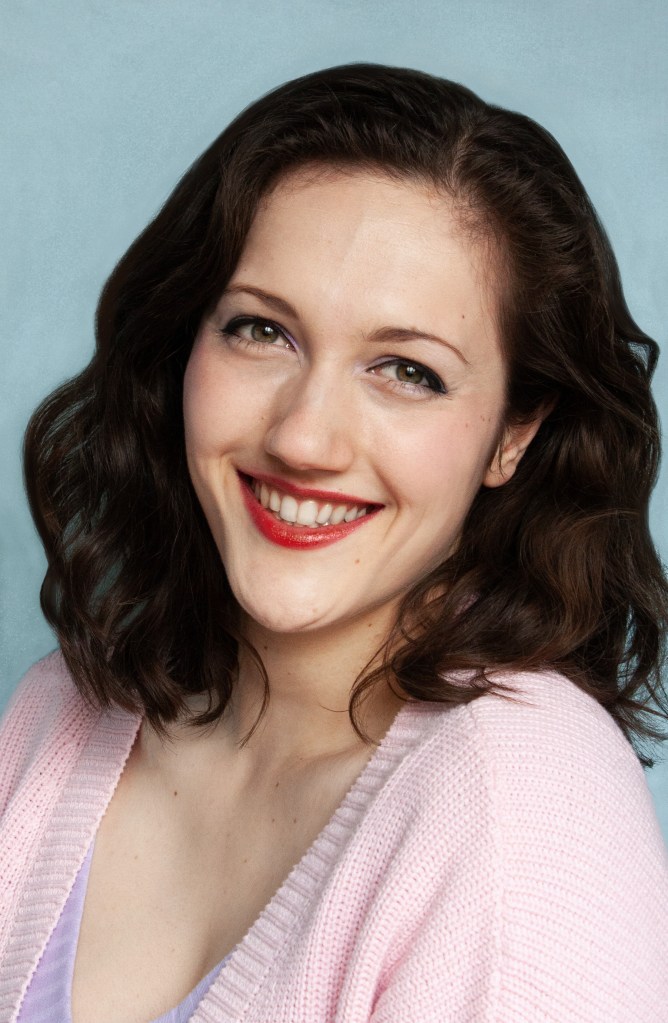 Picture of Chloé Letendre, a young white woman with short dark brown hair.